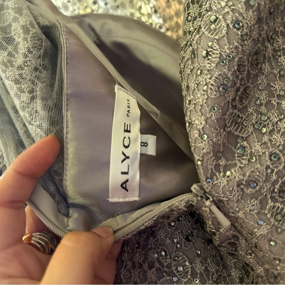 Beautiful Dress - Picture 4 of 5